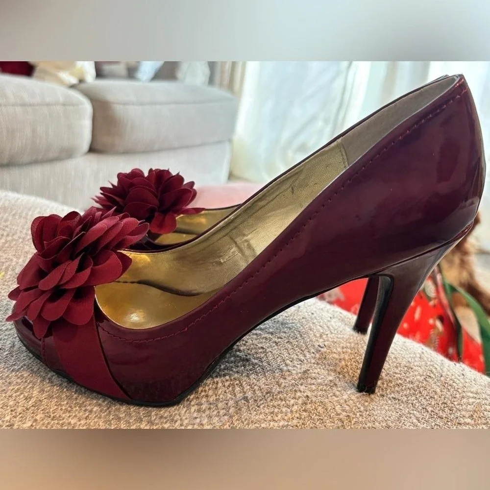 Carlos's by Carlos Santa red floral red embellished heels elegant 8